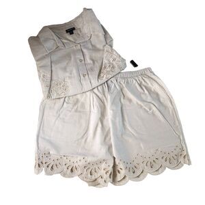 Torrid 2pc set Beach Eyelet Shirt High Rise Cream Shirts Size 00 / 10 NWT
